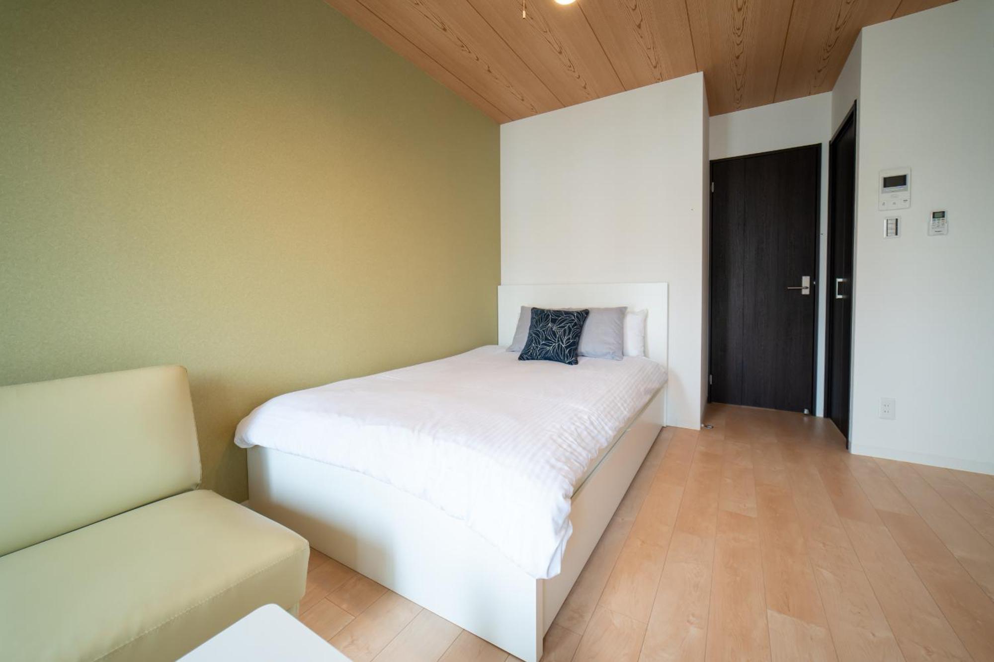 Apartment 通天閣queens Park Ck *